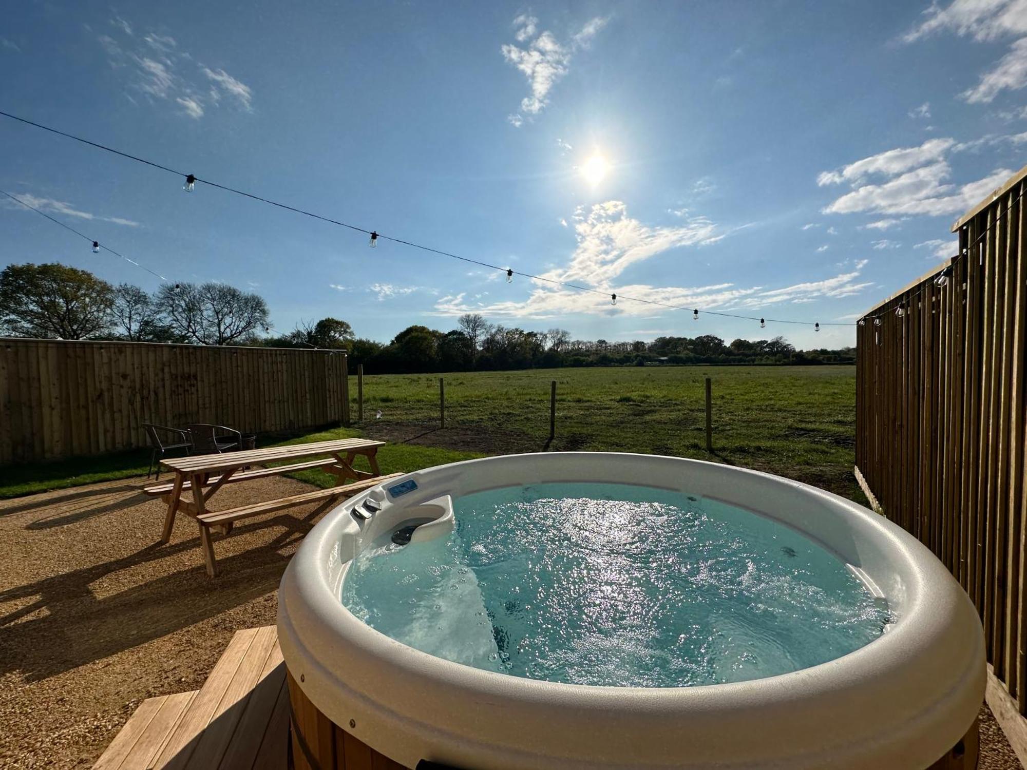 Lois' Pod With Hot Tub, Near Airport Hotel Bristol Exterior foto